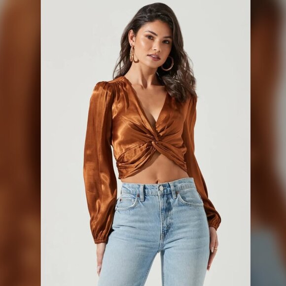 ASTR The Label Anthropologie NWT Cropped Top Twist Front Long Sleeve Top size S - Picture 1 of 7